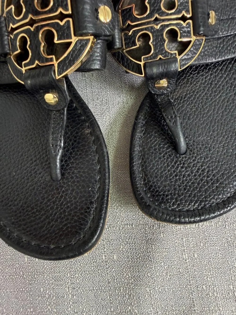 Tory Burch Miller Black Leather Thong Sandals Size 6M Gold Logo Accent